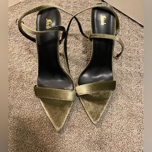 Green Velvet heels.
SHEIN store.